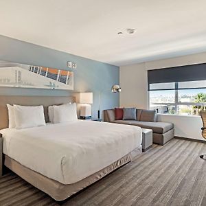 Camera accessibile ai disabili con letto king size